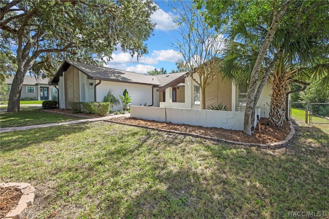 11806 W Riverhaven Drive, Homosassa, FL 34448 Front of the home with lawn and mature trees