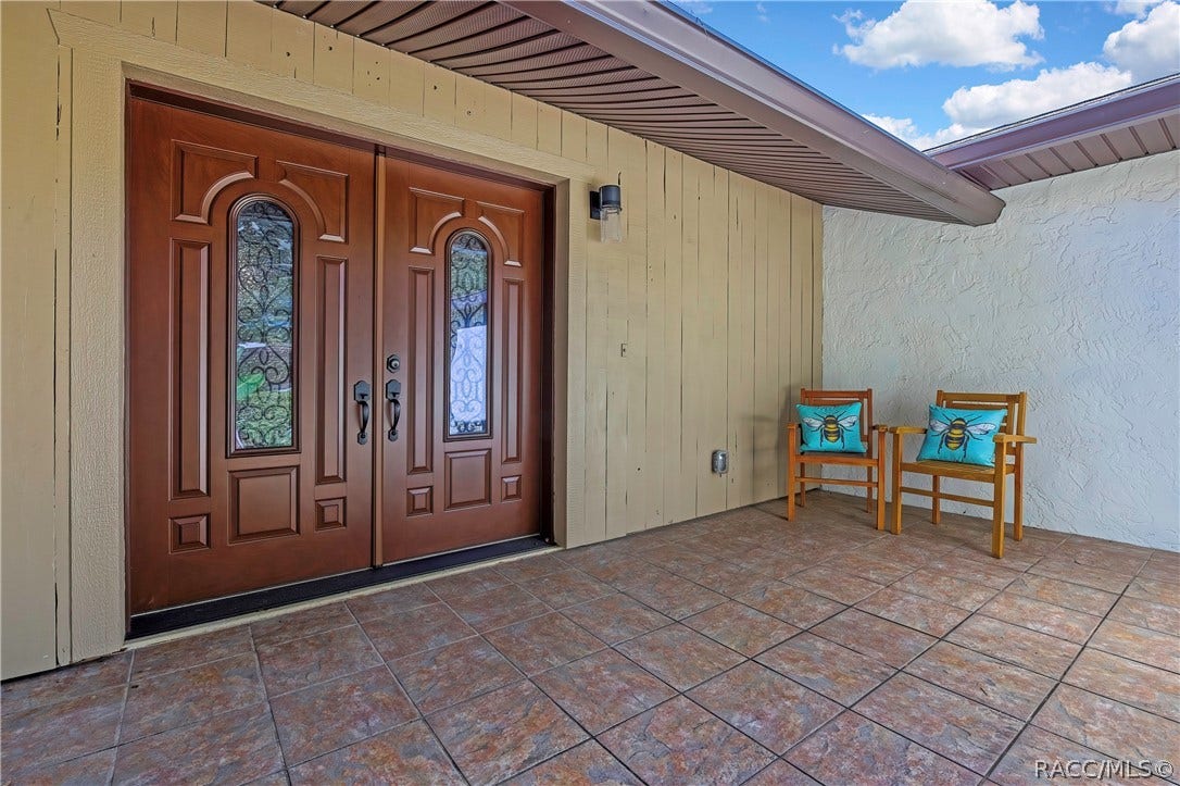 11806 W Riverhaven Drive, Homosassa, FL 34448 Double front doors opening to the covered entry.