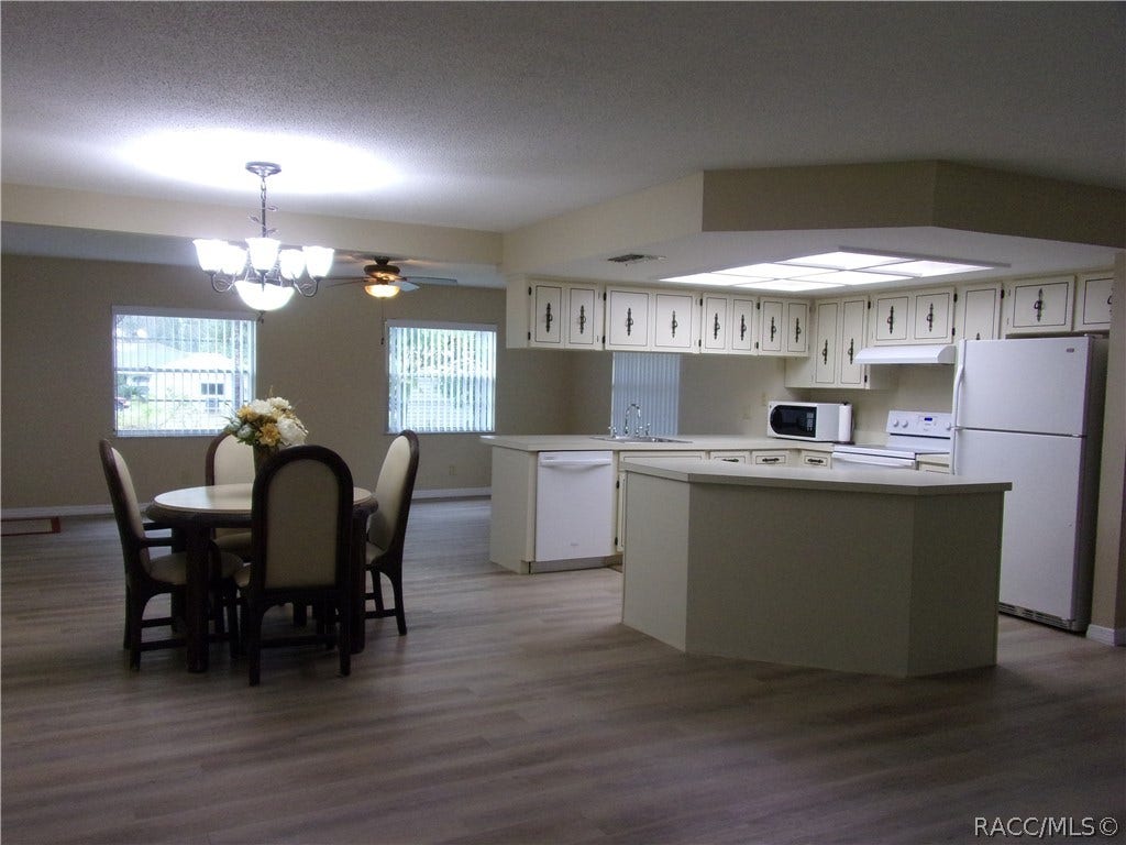 6715 E Red Robin Lane, Inverness, FL 34452 6715 E Red Robin Lane, Inverness, FL 34452