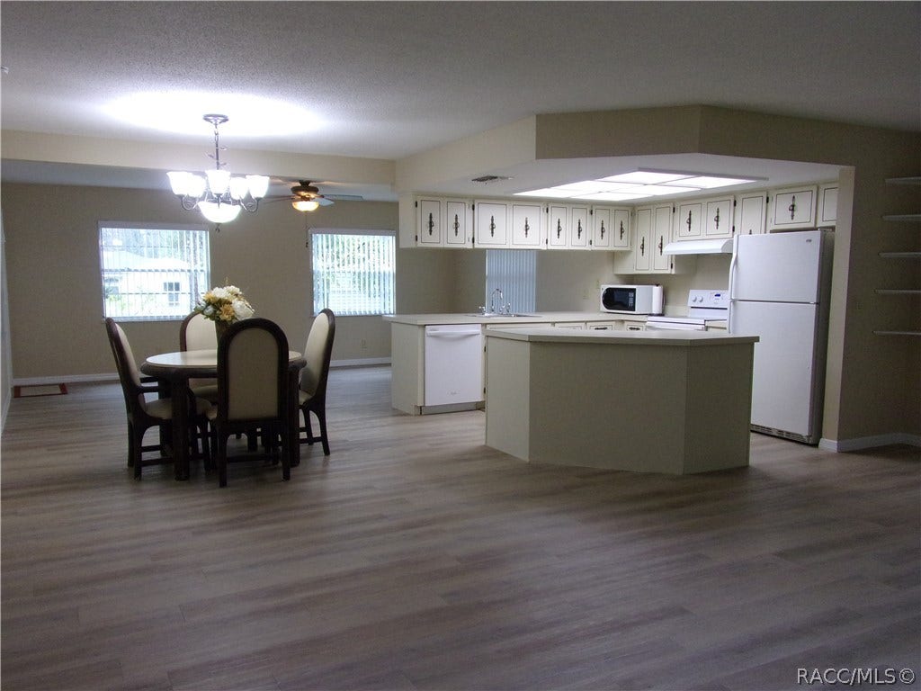 6715 E Red Robin Lane, Inverness, FL 34452 6715 E Red Robin Lane, Inverness, FL 34452