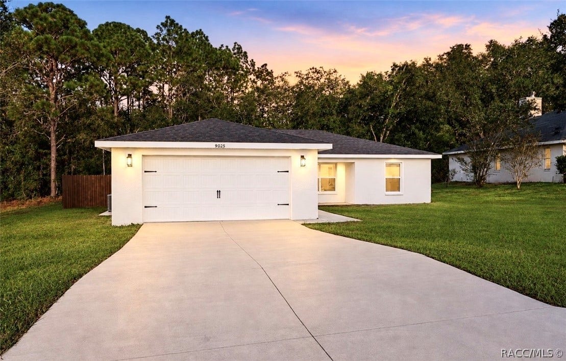 9025 N Hammond Way, Citrus Springs, FL 34434 This is a Virtually Staged photo.