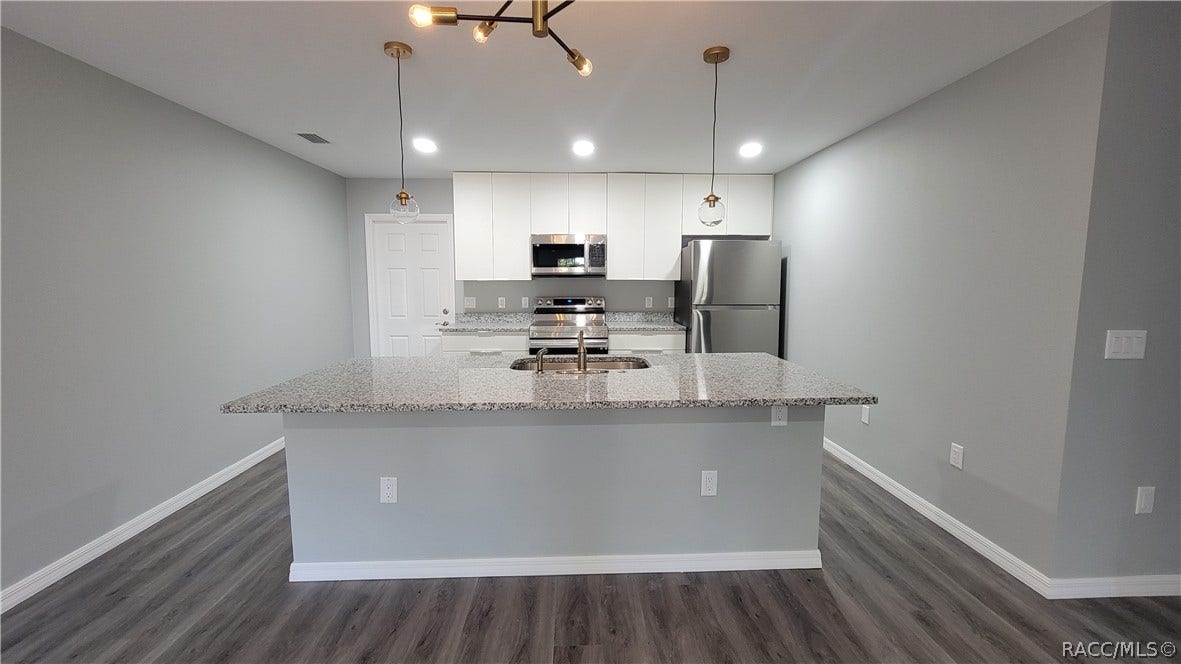 7061 W Outrigger Terrace, Dunnellon, FL 34434