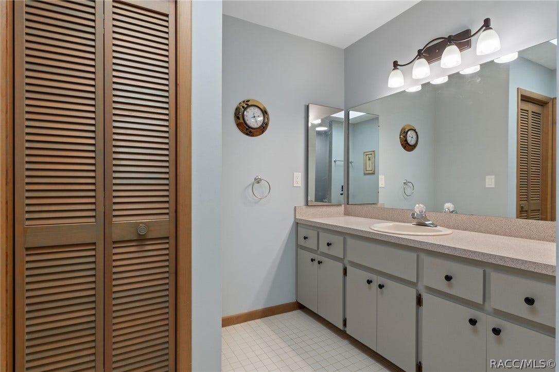 5198 S Riverview Circle, Homosassa, FL 34448 5198 S Riverview Circle, Homosassa, FL 34448