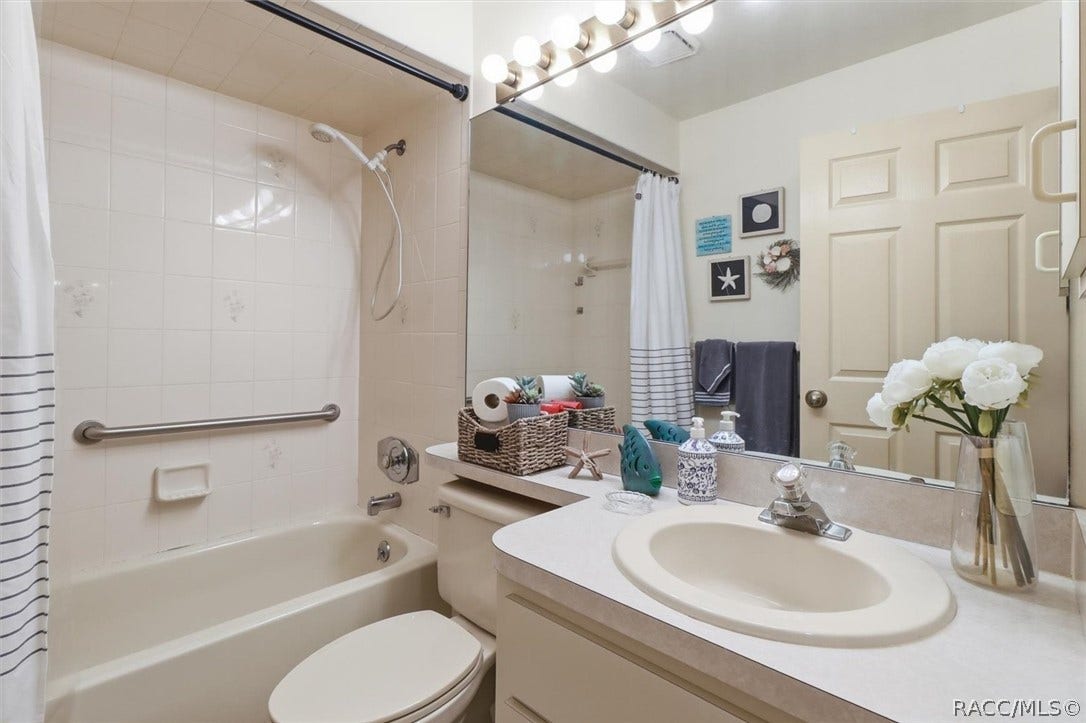 2052 Forest Drive, Inverness, FL 34453 Hall Bath