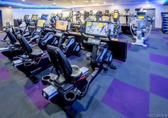 Primo Vita - One of 3 fitness centers at Citrus Hills - is located at the Citrus Hills Golf & Country Club facility, along with the Grille Restaurant and the Tiki Bar.