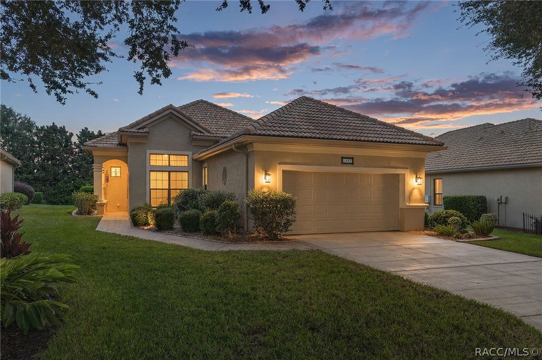 Welcome to 1687 W Westford Path located in the premier gated community of Terra Vista at Citrus Hills.