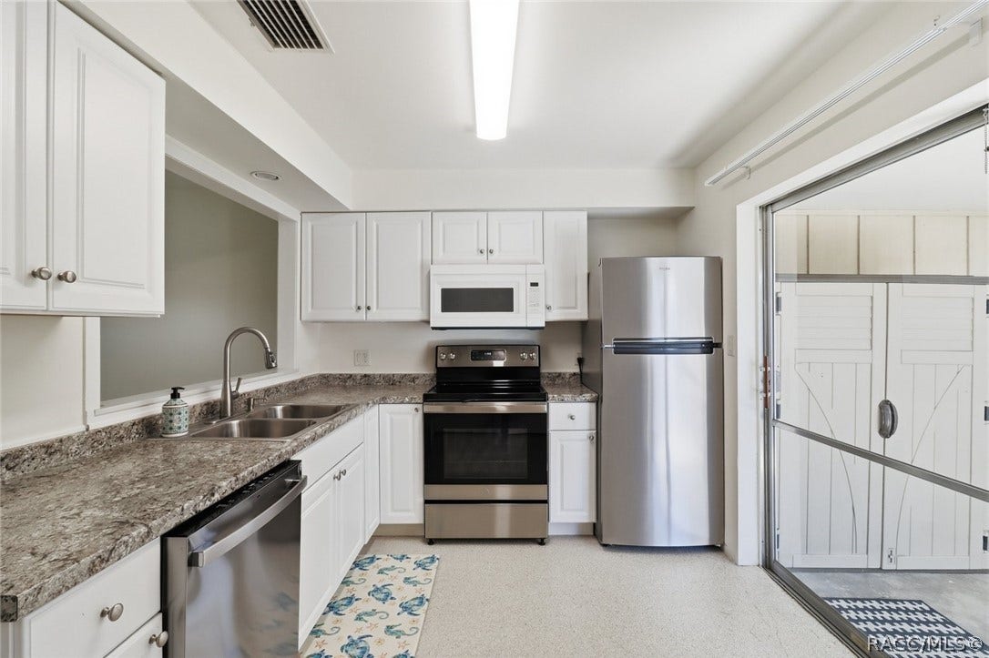 10 SE Kings Bay Drive, #9, Crystal River, FL 34429 10 SE Kings Bay Drive, #9, Crystal River, FL 34429