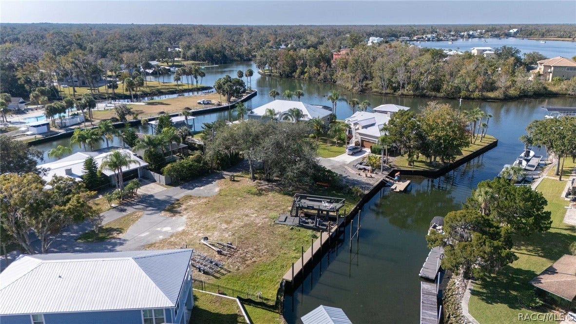 1924 SE 3rd Court, Crystal River, FL 34429
