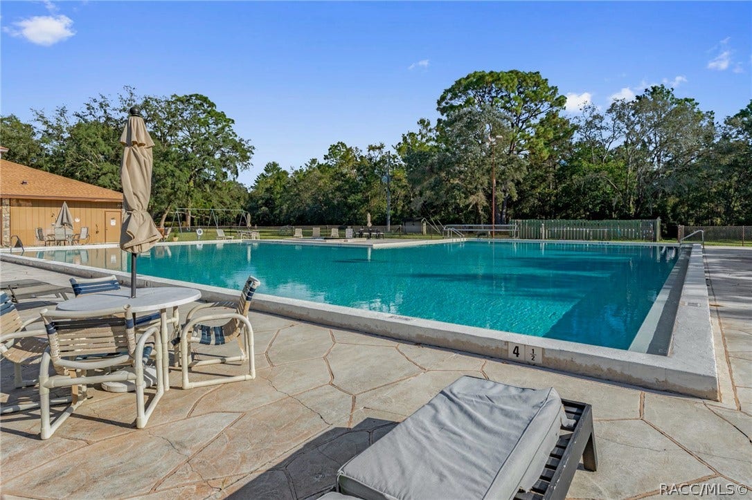 1 Salvia Court W, Homosassa, FL 34446 Junior Olympic Pool