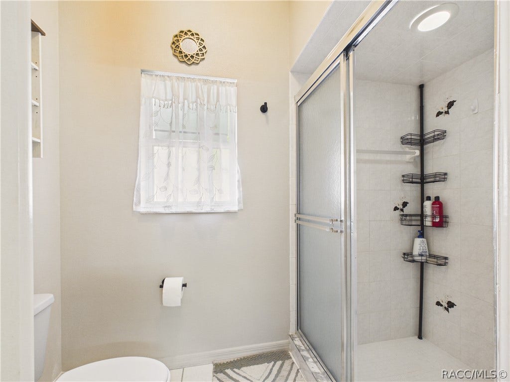 1 Salvia Court W, Homosassa, FL 34446 Guest Bathroom