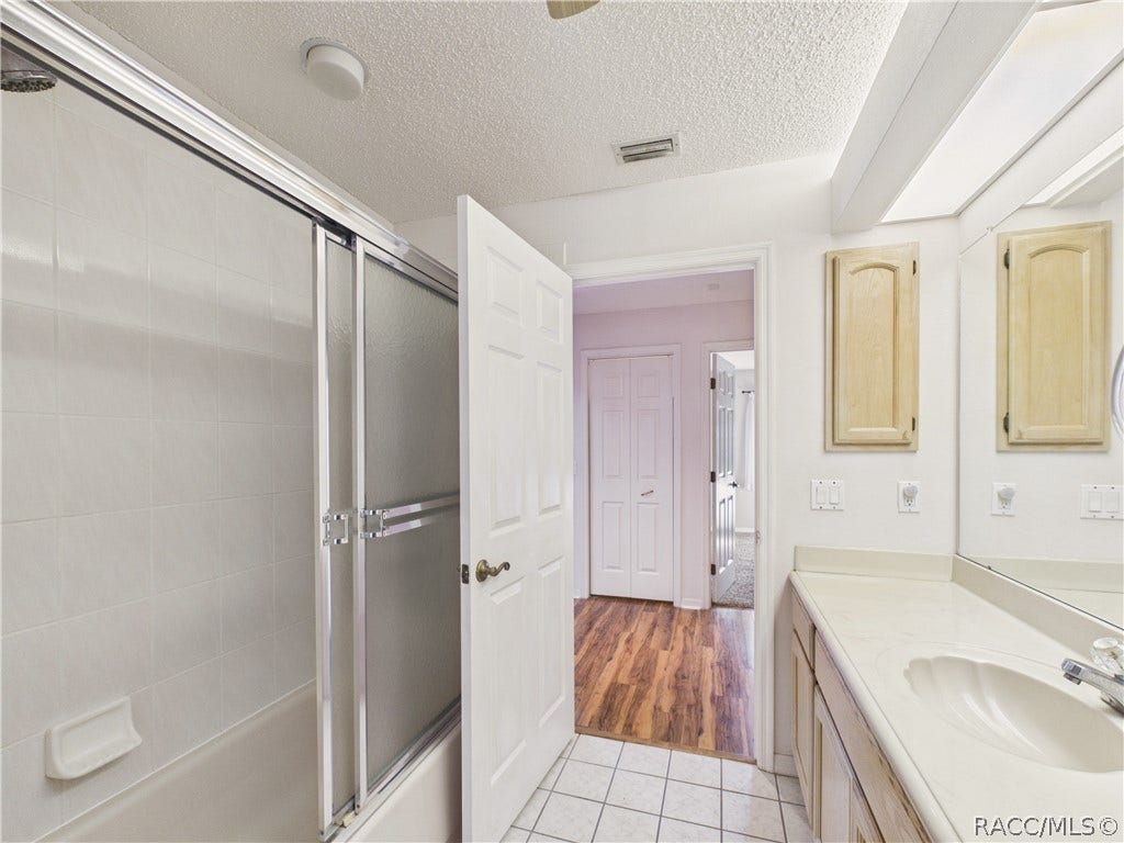 1 Salvia Court W, Homosassa, FL 34446 Guest Bathroom