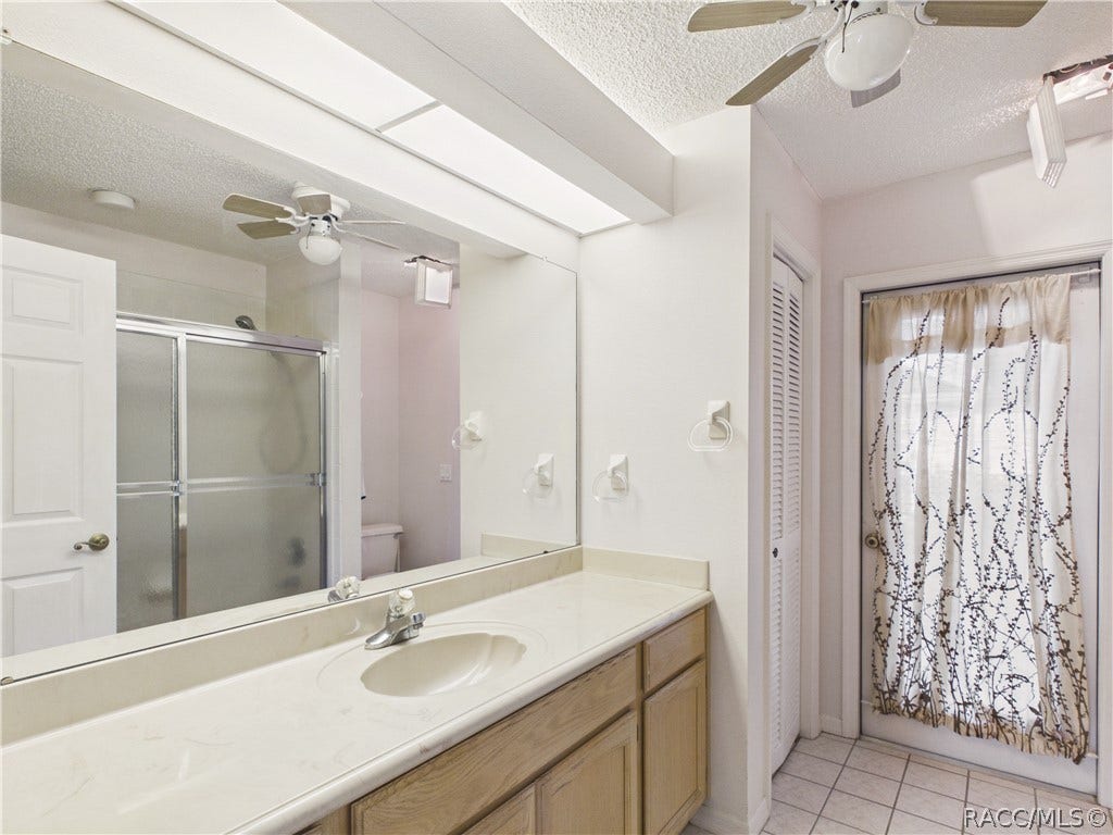 1 Salvia Court W, Homosassa, FL 34446 Guest Bathroom
