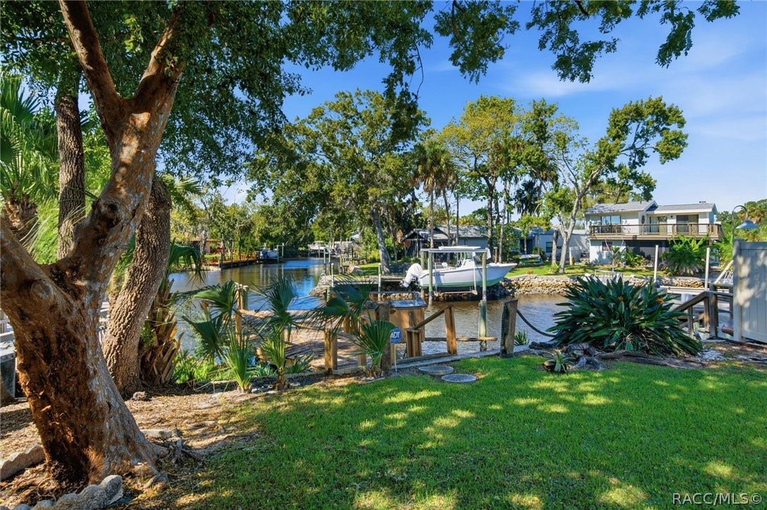 5222 S Riverview Circle, Homosassa, FL 34448