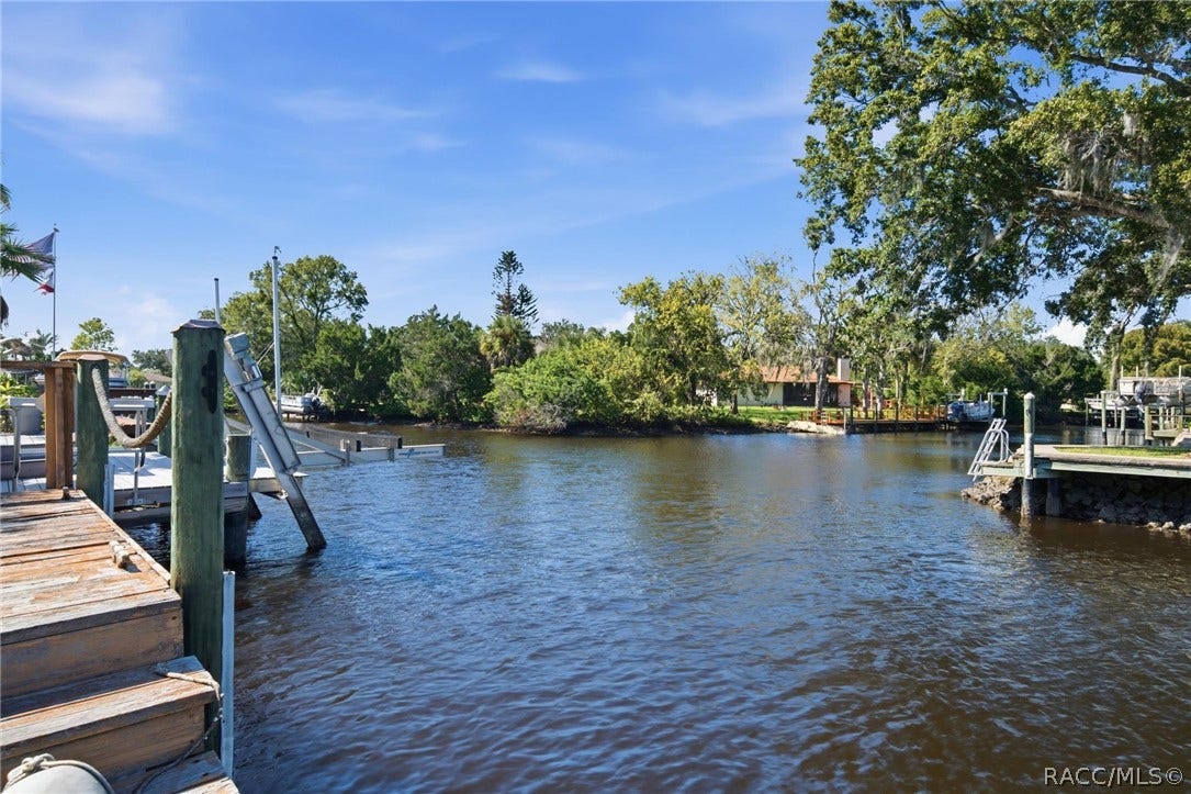 5222 S Riverview Circle, Homosassa, FL 34448