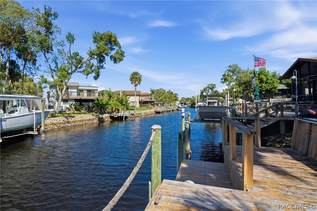 5222 S Riverview Circle, Homosassa, FL 34448
