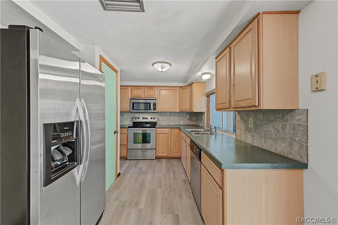 8511 Sunflower Lane, Hudson, FL 34667 8511 Sunflower Lane, Hudson, FL 34667