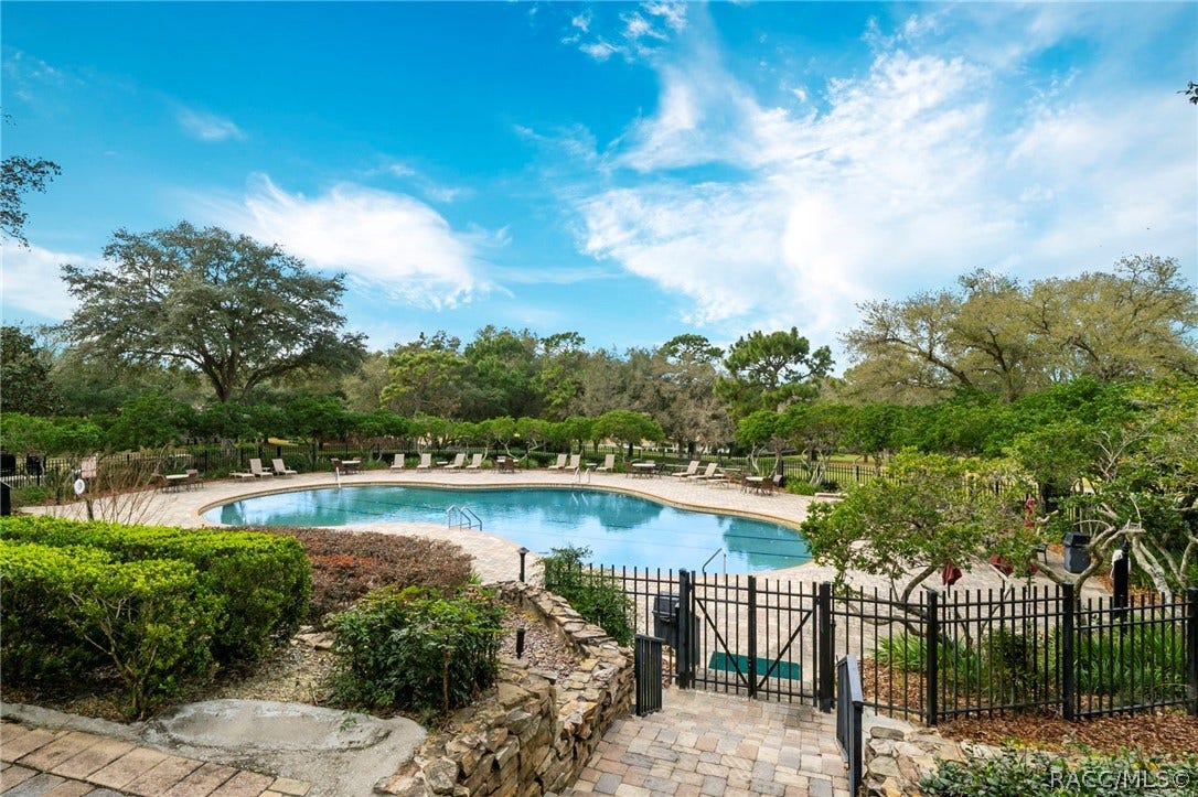 4605 N Pine Valley Loop, Lecanto, FL 34461 Cluhouse pool