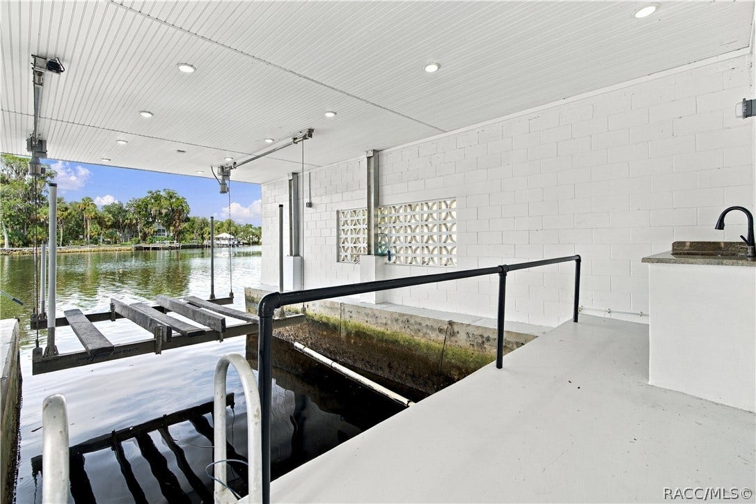 414 NW 8th Avenue, Crystal River, FL 34428