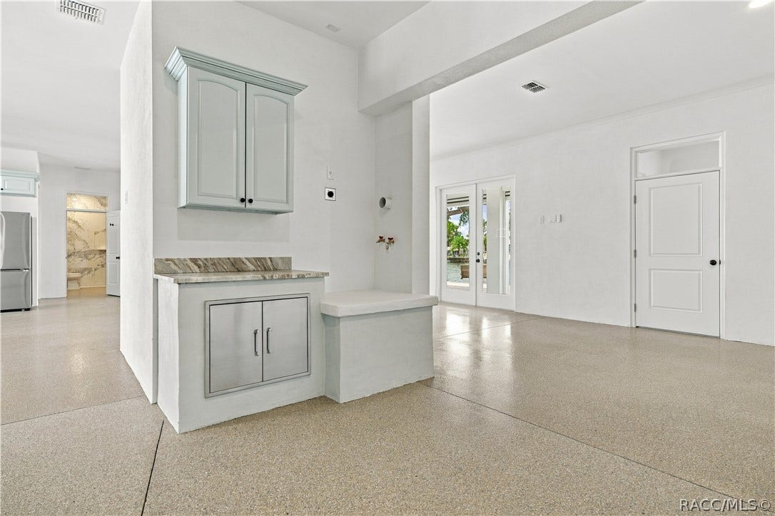 414 NW 8th Avenue, Crystal River, FL 34428