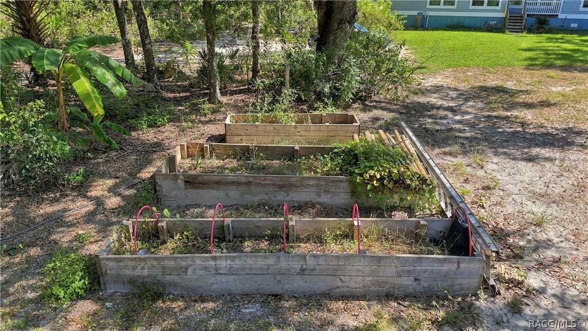 7528 N Chabaud Terrace, Crystal River, FL 34428 GROW SOMETHING WONDERFUL! Raised wooden garden beds provide a great opportunity to enjoy gardening, grow fresh vegetables, herbs or colorful flowers!