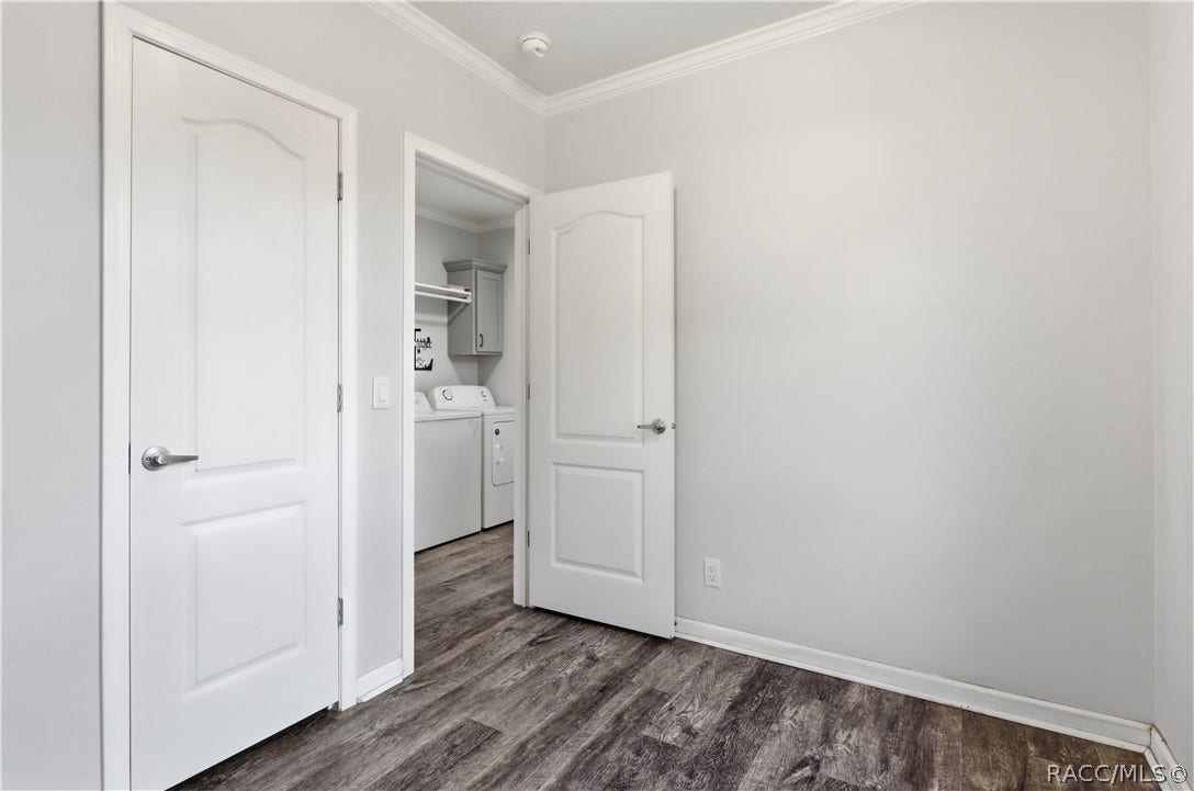 7528 N Chabaud Terrace, Crystal River, FL 34428 FLEXIBILITY FOR YOUR LIFESTYLE! Another view of this room highlights the attractive flooring, natural light & convenient access to the indoor laundry area.