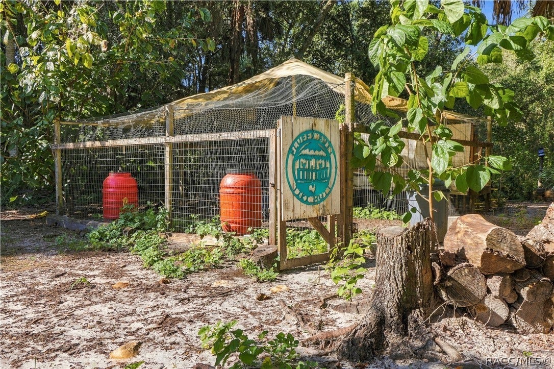 7528 N Chabaud Terrace, Crystal River, FL 34428 A LITTLE COUNTRY CHARM! This fenced outdoor enclosure offers a dedicated space surrounded by mature trees & natural Florida greenery.