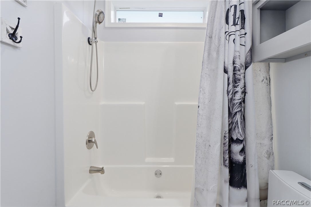 7528 N Chabaud Terrace, Crystal River, FL 34428 A LITTLE EXTRA COMFORT! The TUB/SHOWER COMBINATION offers a handheld showerhead, natural light from an upper window & a convenient bathing space.
