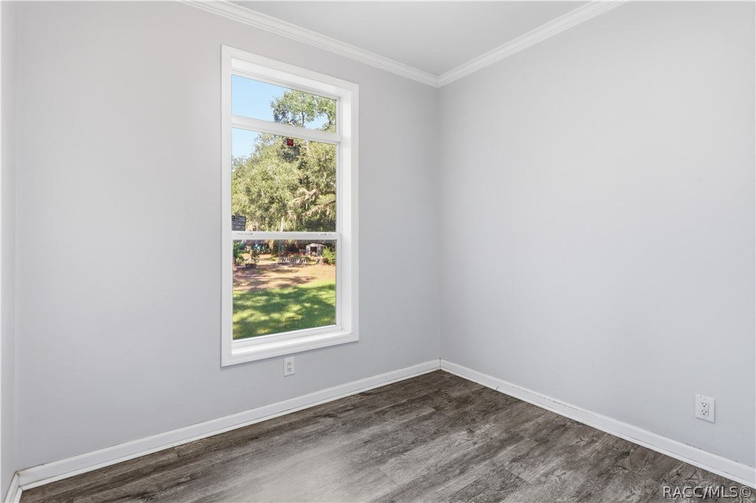 7528 N Chabaud Terrace, Crystal River, FL 34428 A ROOM TO MAKE YOUR OWN! This additional room features LUXURY VINYL PLANK FLOORING, crown molding, neutral colors & a window overlooking the greenery.
