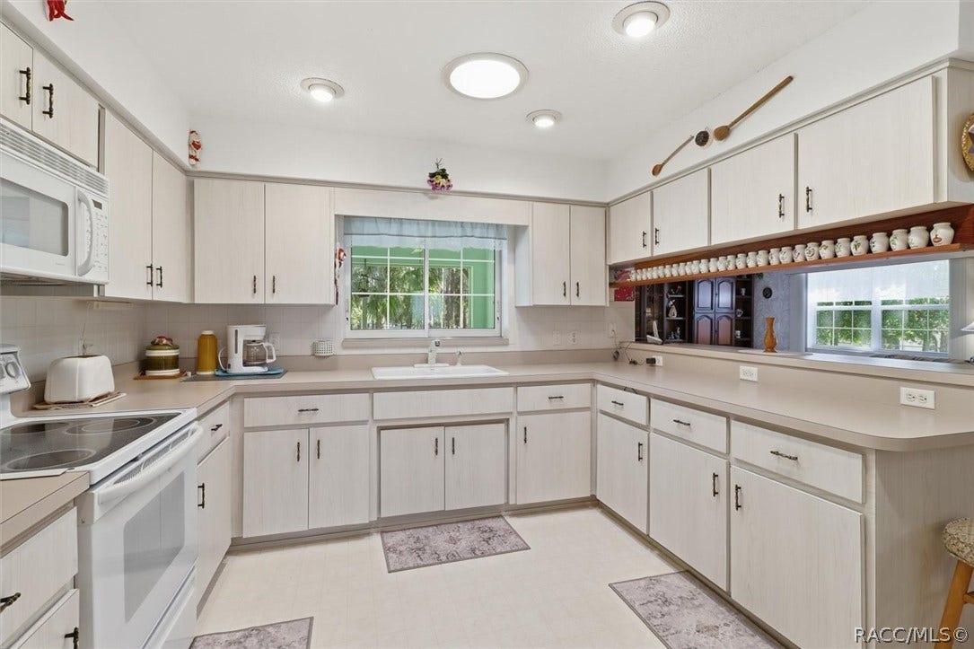 337 E Buckingham Drive, Lecanto, FL 34461 337 E Buckingham Drive, Lecanto, FL 34461