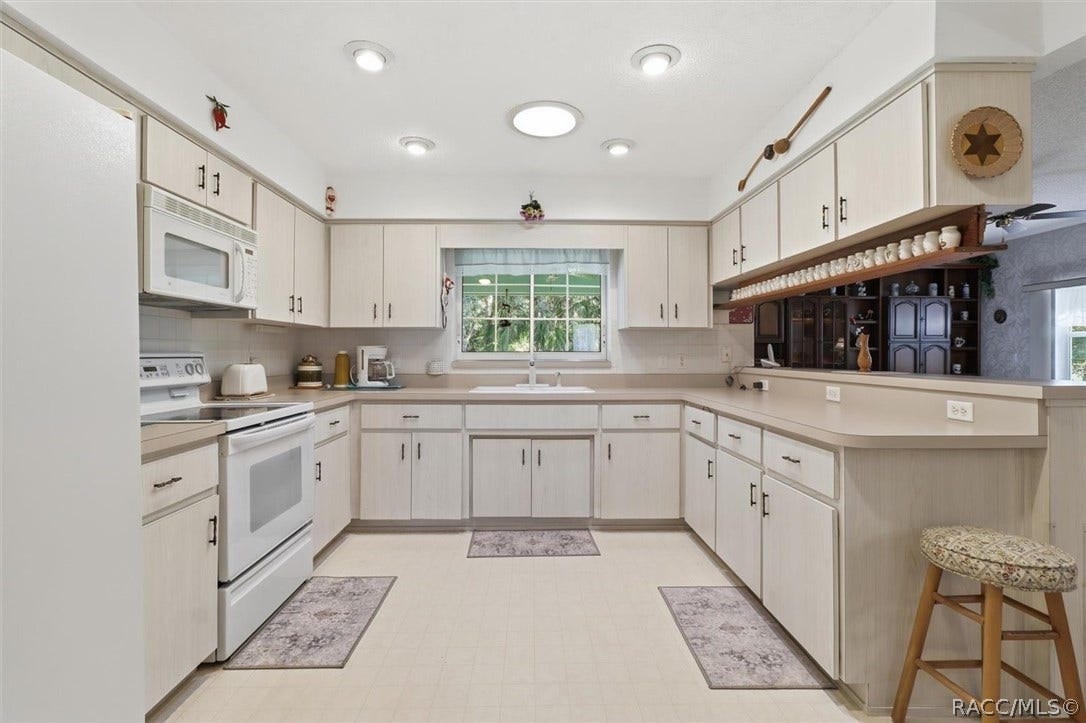337 E Buckingham Drive, Lecanto, FL 34461 337 E Buckingham Drive, Lecanto, FL 34461