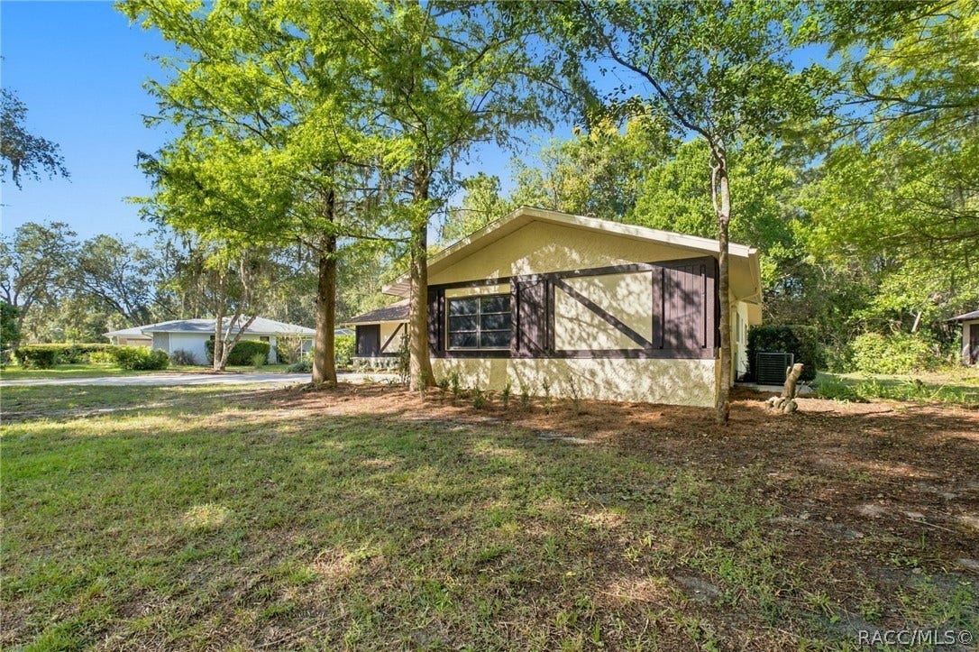 12 Sycamore Court E, Homosassa, FL 34446