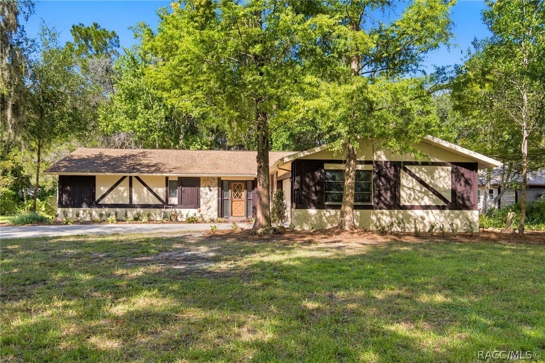 12 Sycamore Court E, Homosassa, FL 34446