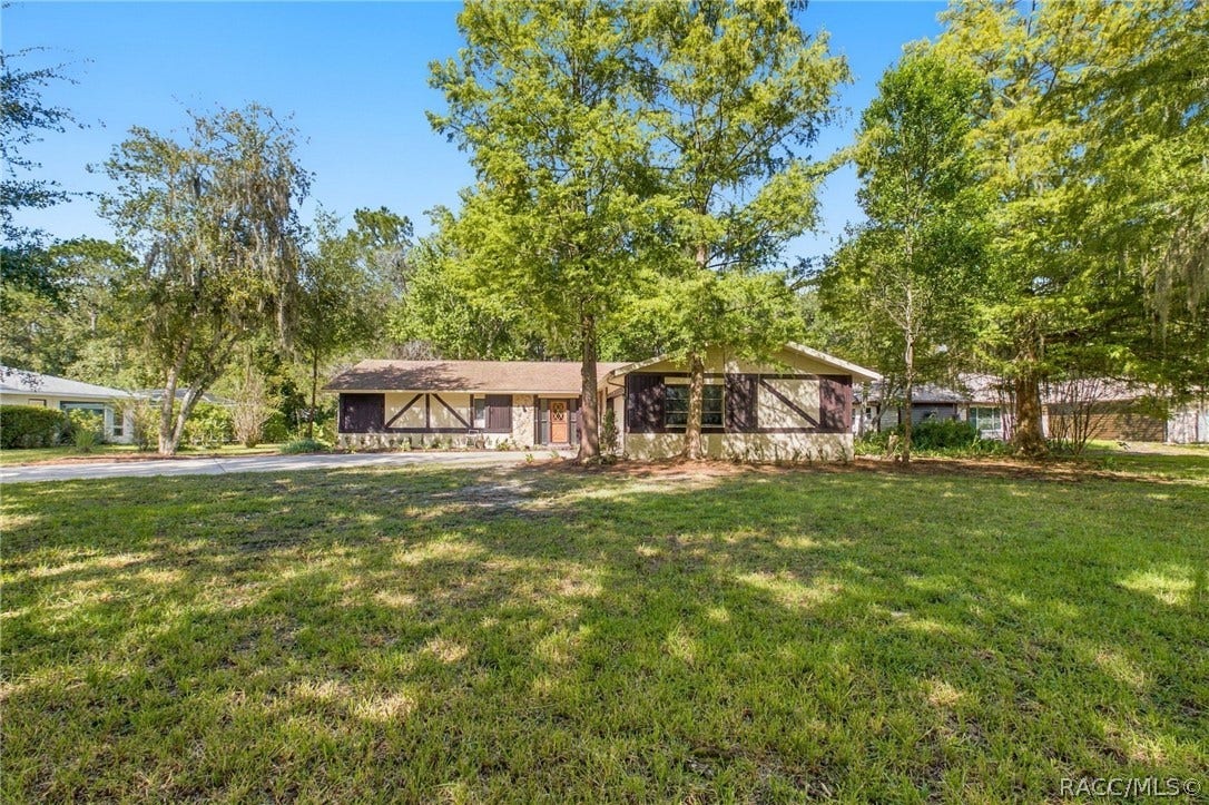 12 Sycamore Court E, Homosassa, FL 34446