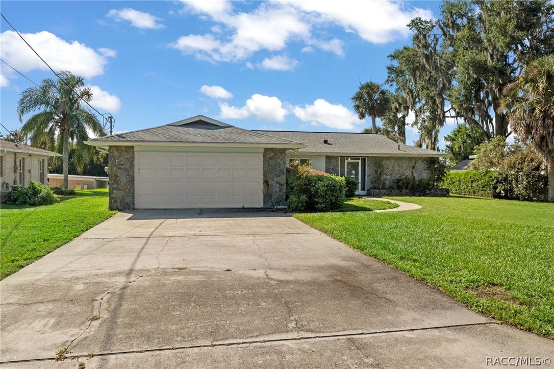 9122 E Point O Woods Drive, Inverness, FL 34453 9122 E Point O Woods Drive, Inverness, FL 34453