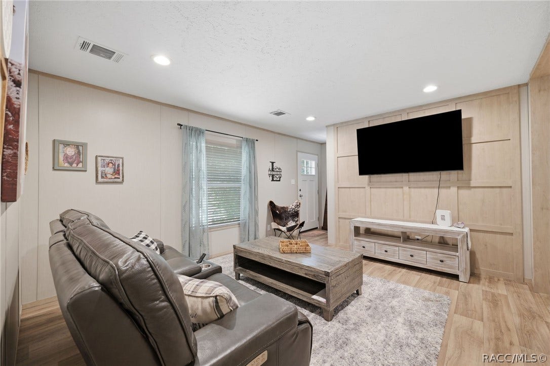 2035 S Goode Point, Homosassa, FL 34448 Living