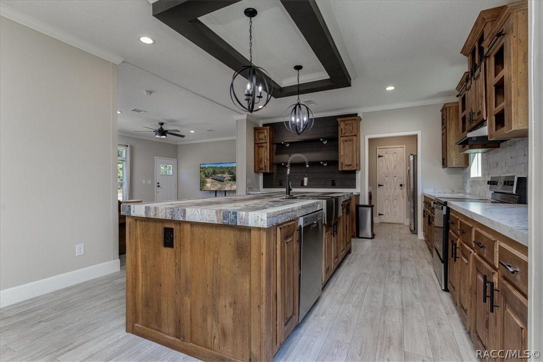 Kitchen to Butler's Pantry