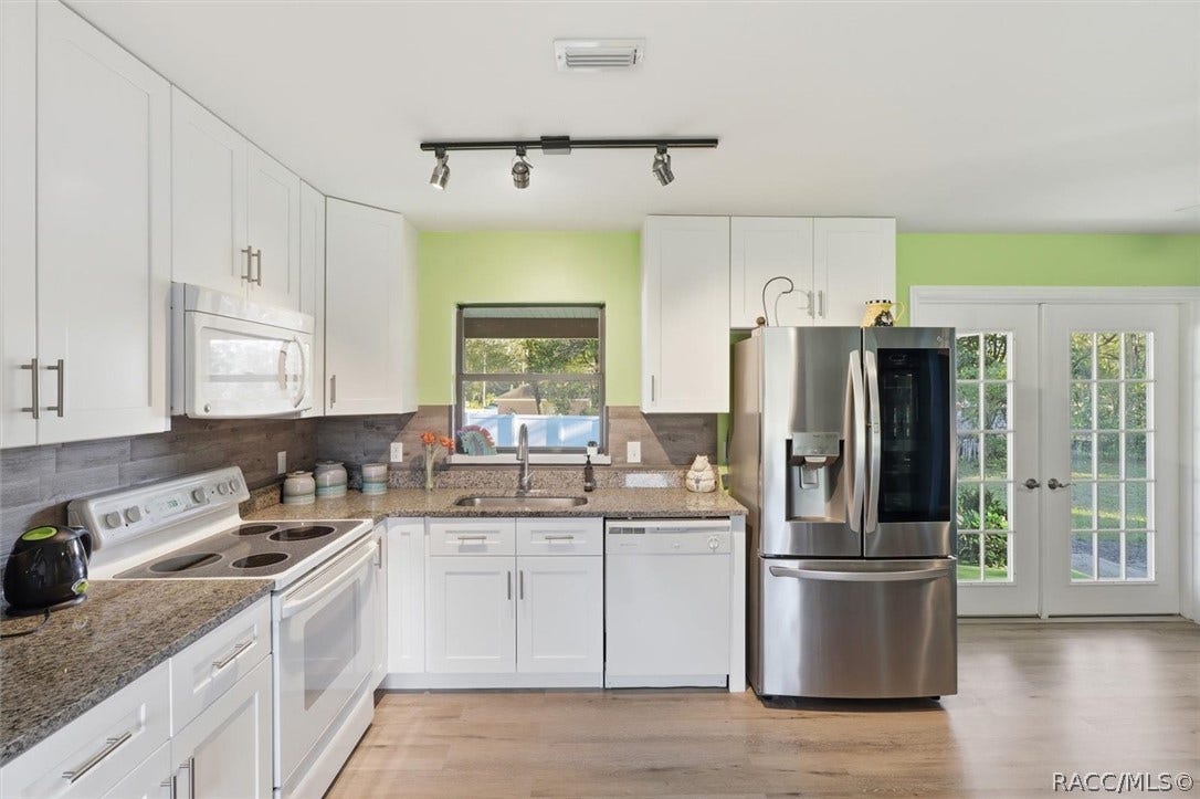 2279 W Winter Place, Citrus Springs, FL 34434
