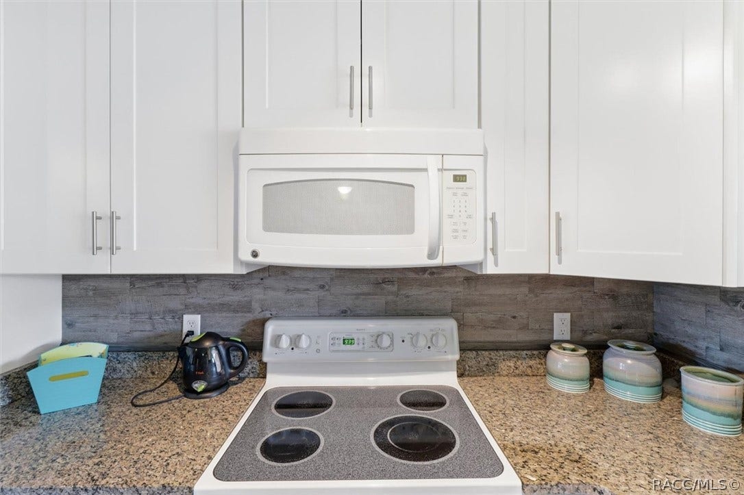 2279 W Winter Place, Citrus Springs, FL 34434