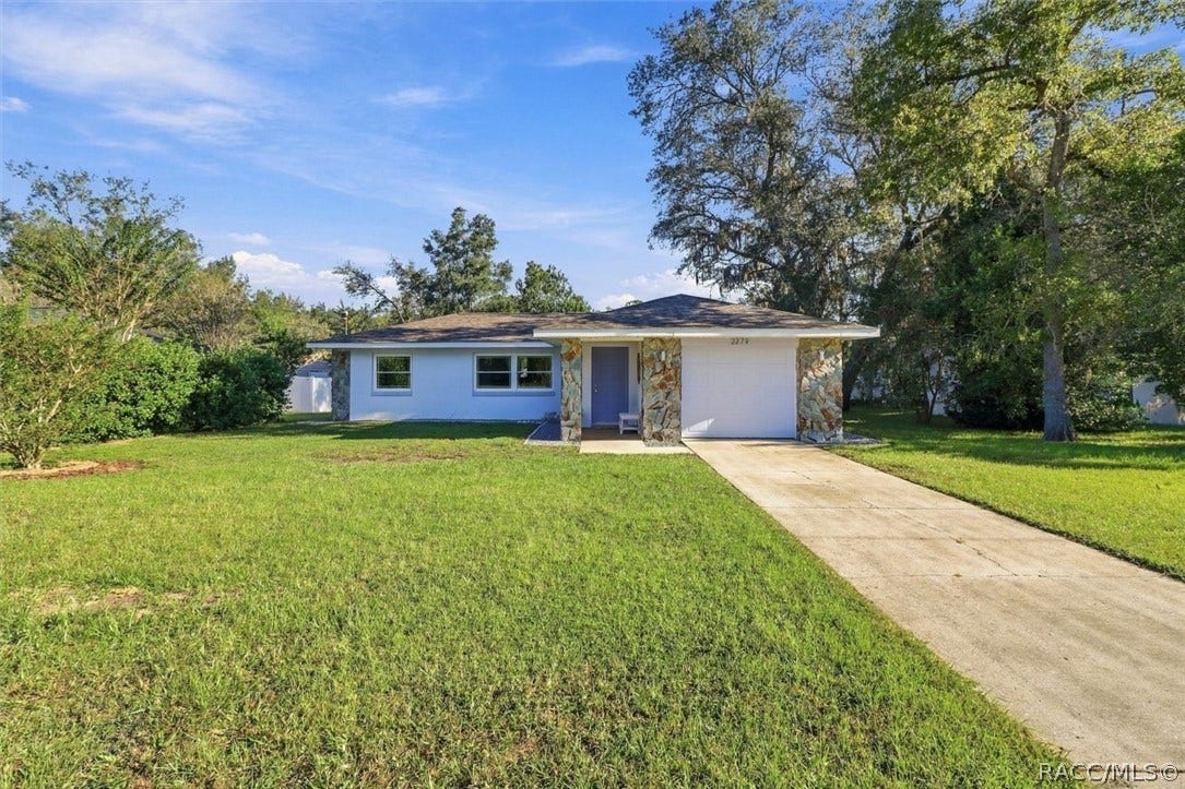 2279 W Winter Place, Citrus Springs, FL 34434