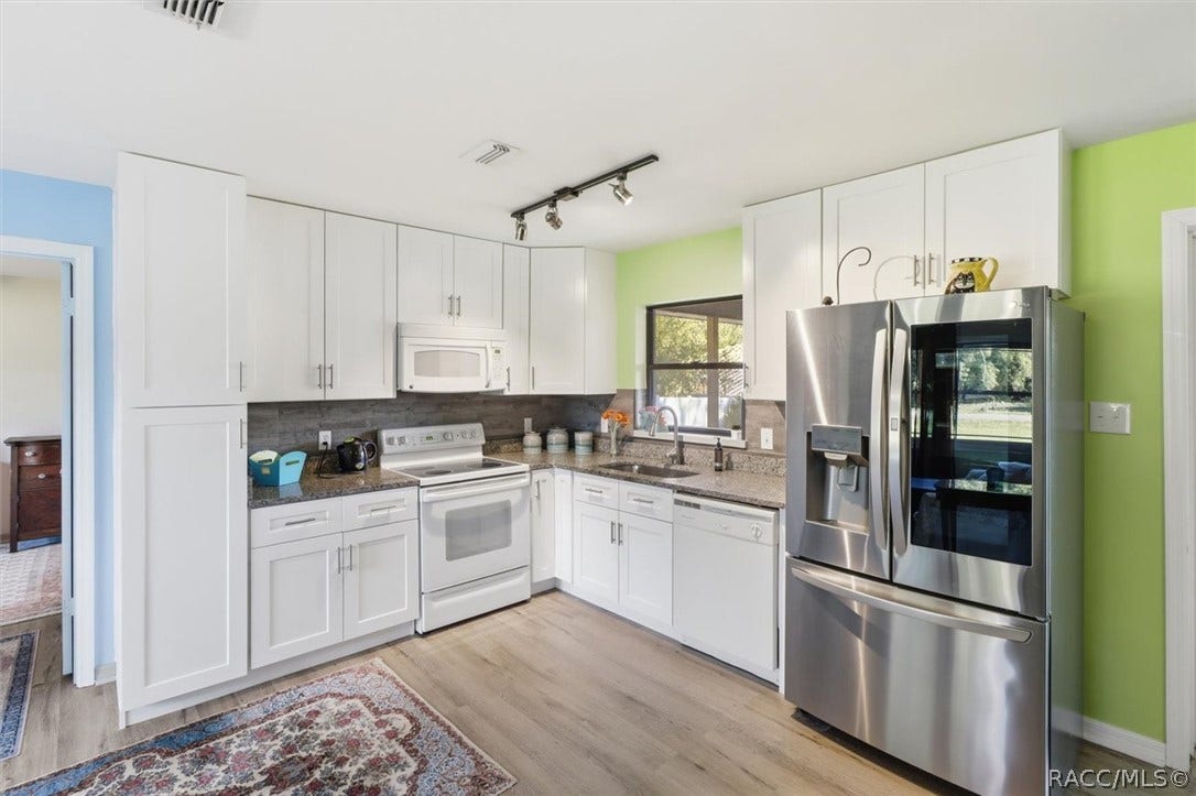 2279 W Winter Place, Citrus Springs, FL 34434
