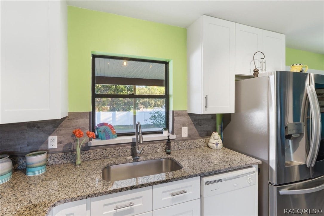 2279 W Winter Place, Citrus Springs, FL 34434