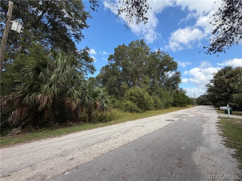 8723 W Bass Lake Road, Crystal River, FL 34428