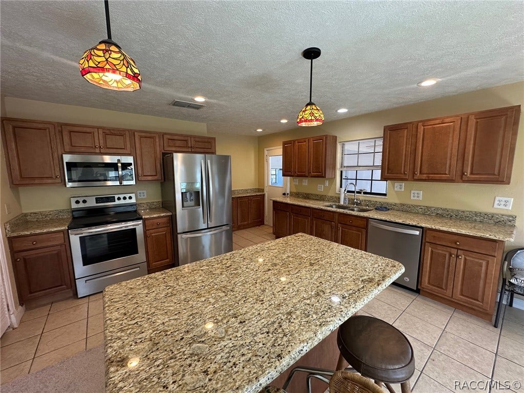 3409 W Corrie Leath Lane, Dunnellon, FL 34433 Beautiful cabinets with lots of counter space