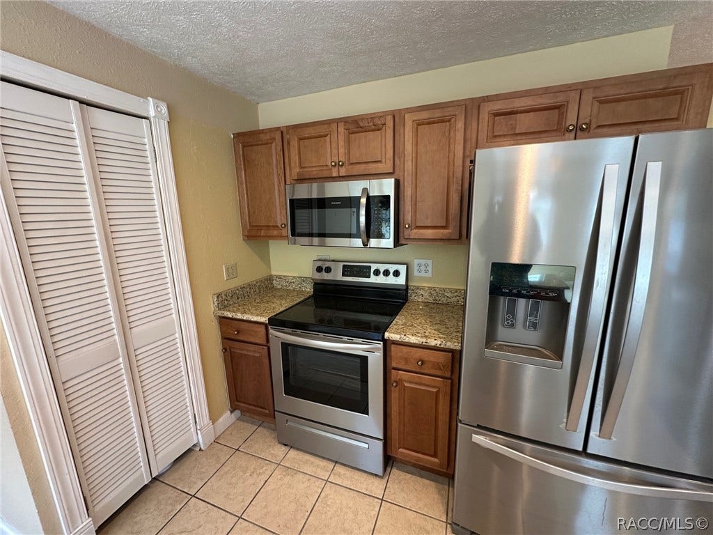 3409 W Corrie Leath Lane, Dunnellon, FL 34433 Stainless steel appliances and pantry