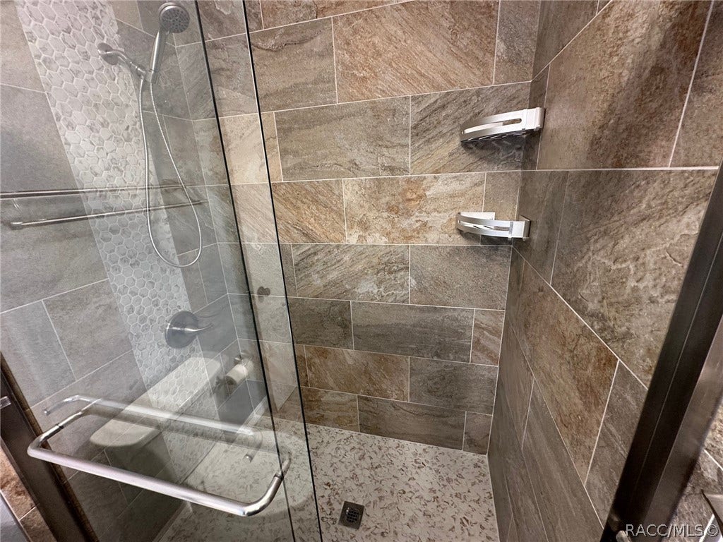 3409 W Corrie Leath Lane, Dunnellon, FL 34433 Remodeled shower