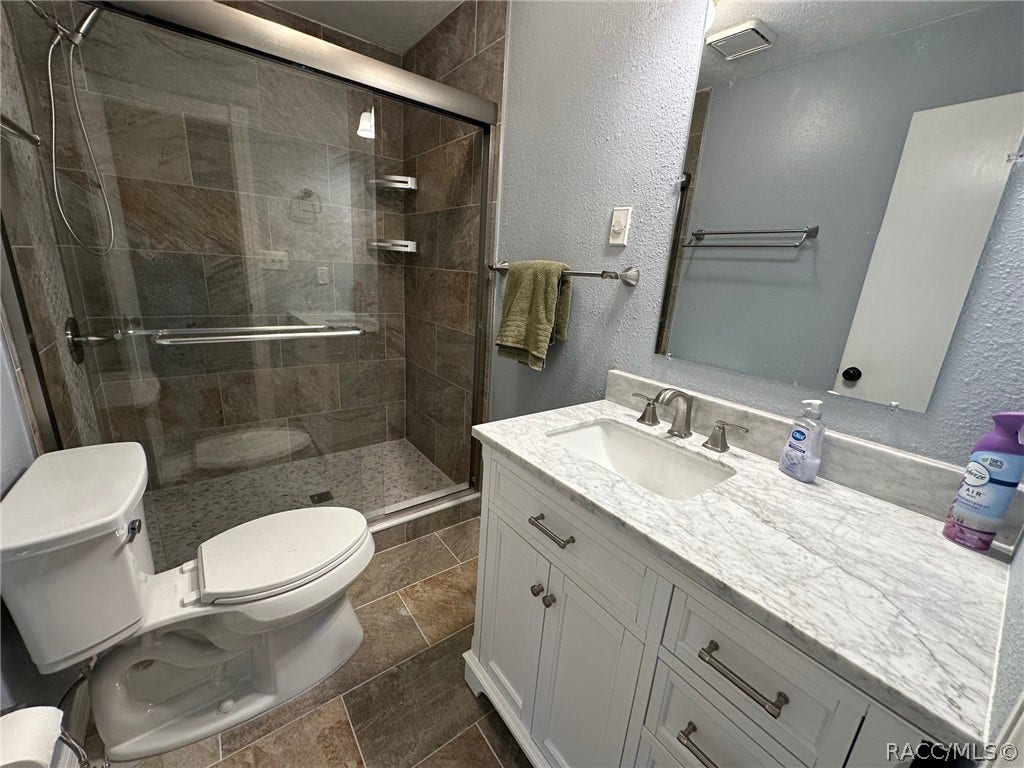 3409 W Corrie Leath Lane, Dunnellon, FL 34433 Main bath