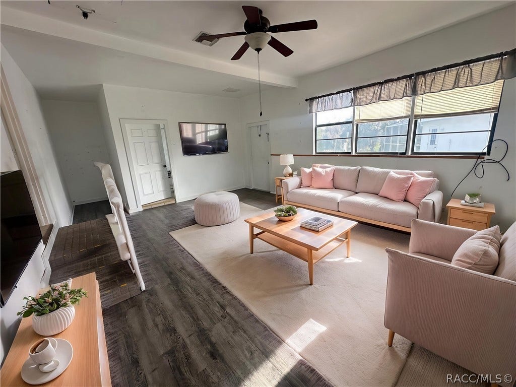 3409 W Corrie Leath Lane, Dunnellon, FL 34433 Huge family room (virtually staged)
