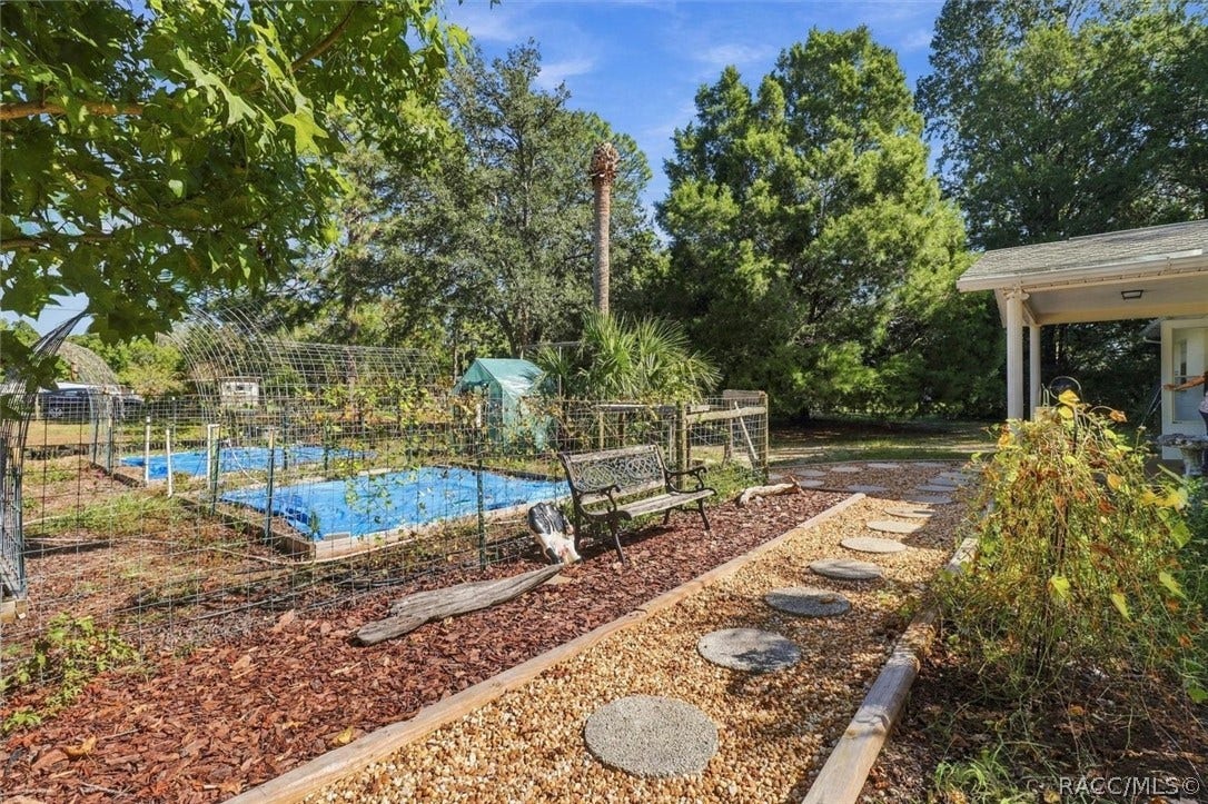 6930 W Sasser Street, Homosassa, FL 34446 Front garden