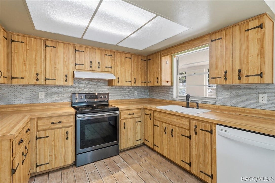 6930 W Sasser Street, Homosassa, FL 34446 6930 W Sasser Street, Homosassa, FL 34446