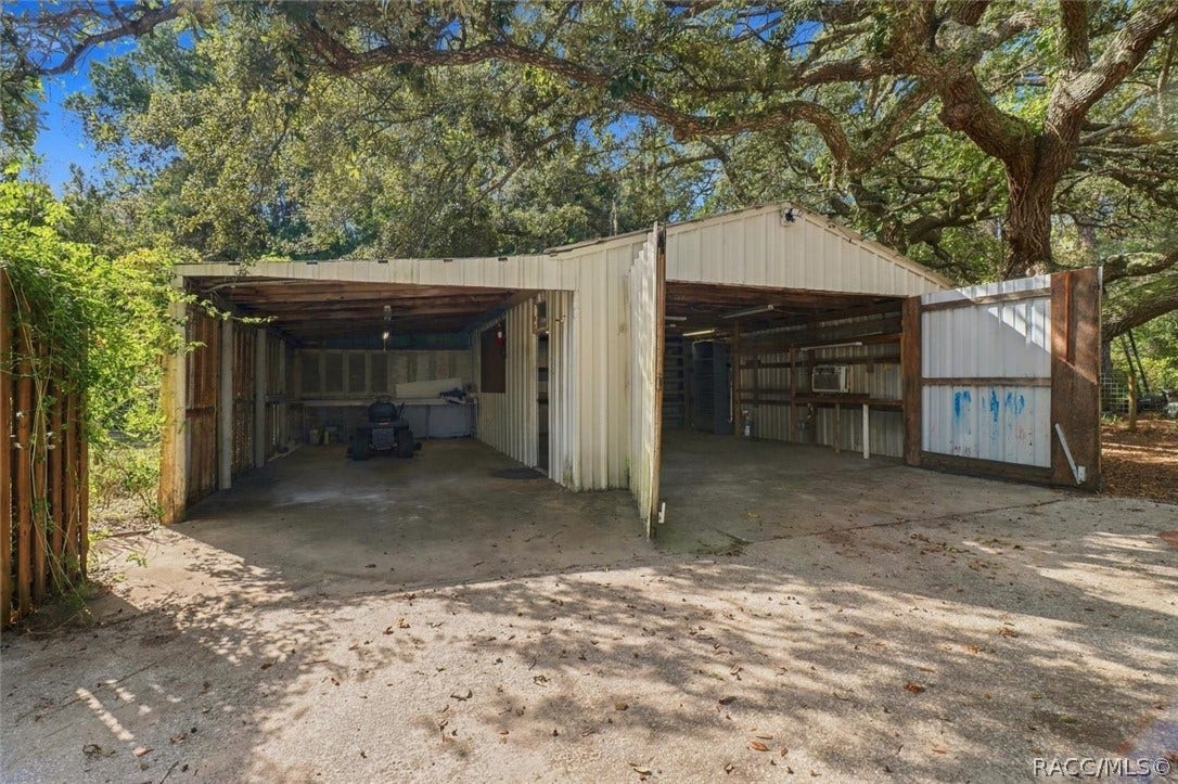 6930 W Sasser Street, Homosassa, FL 34446 Carport and garage